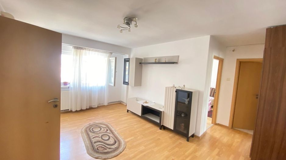 Apartament cu 2 camere de închiriat - Poză 1