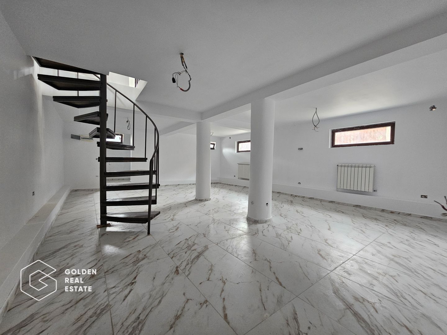 Vila cu 5 camere, 4 bai, Otopeni-centru, COMISION 0, renovata complet - Poză 3