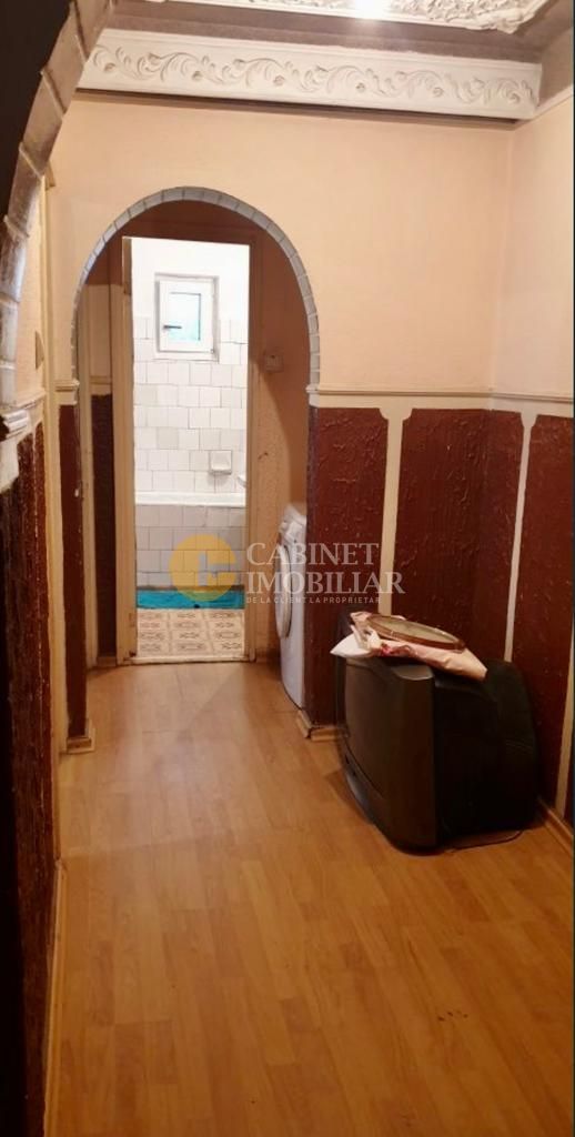 Etaj 1 zona Galata-3 camere decomandat bloc dupa 1980 - Poză 5