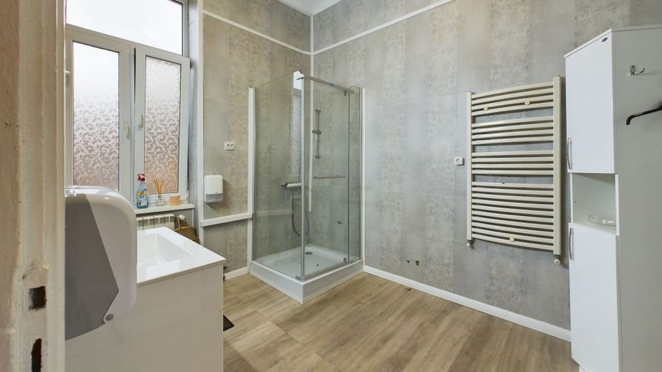 Apartament Central Renovat – Spațiu Generos la Piața Unirii - Poză 11