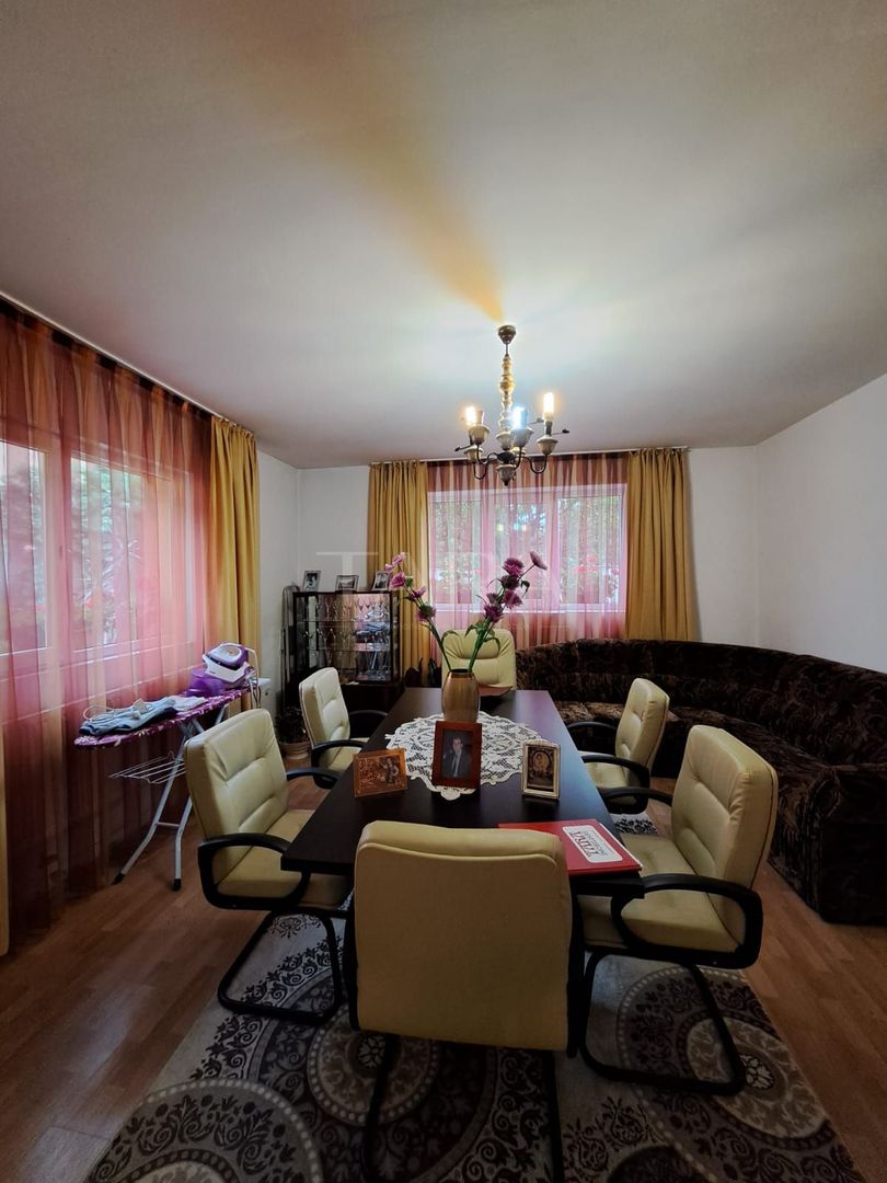 Casă cu 5 camere, zonă semicentrală, ideală pentru locuință sau birou. - Poză 2