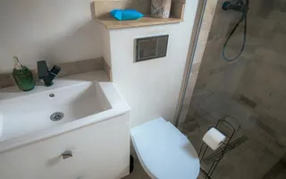 VAND 1/2 CLADIRE CU 6 APARTAMENTE - Poză 11