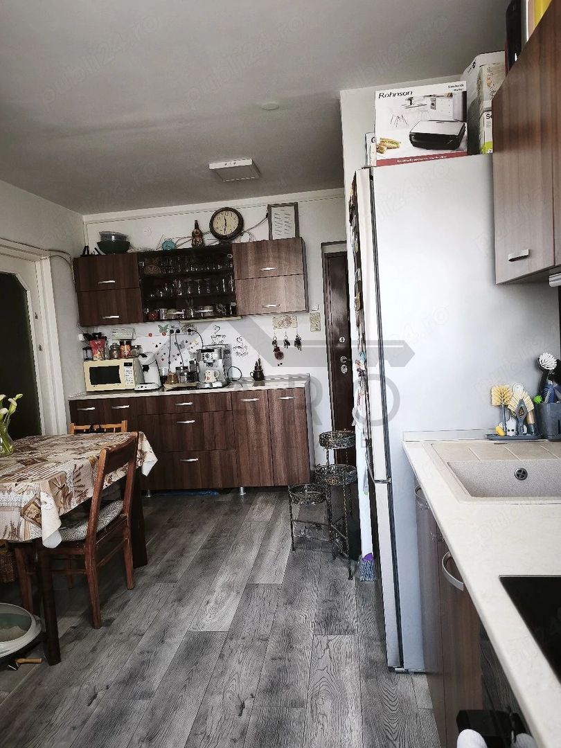 vând apartament cu 3 camere in Tudor zona Fortuna - Poză 1