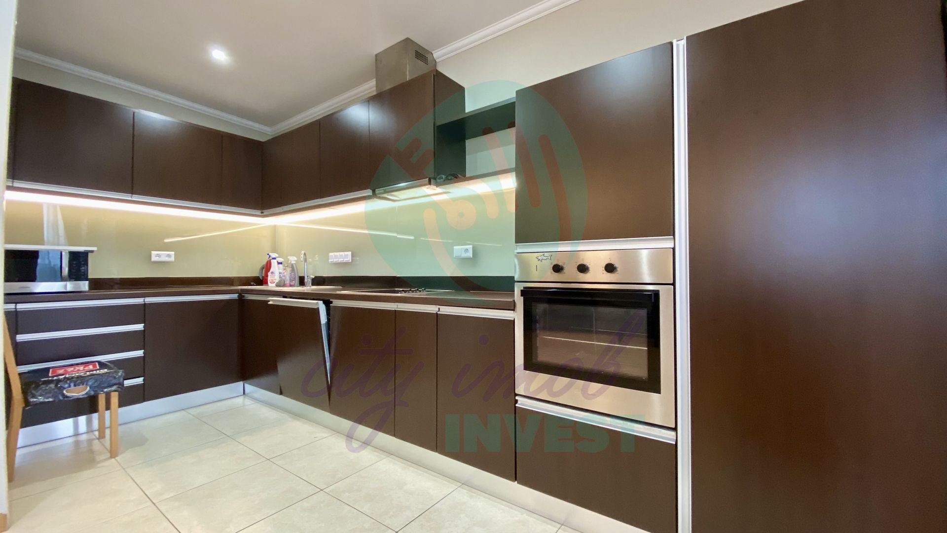 Apartament 4 camere cu 2 locuri de parcare - Poză 8