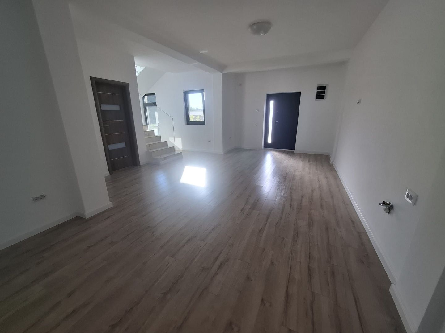Vila individuala SUPERBA Tunari, ZONA BUNA, TOATE utilitatile - Poză 6