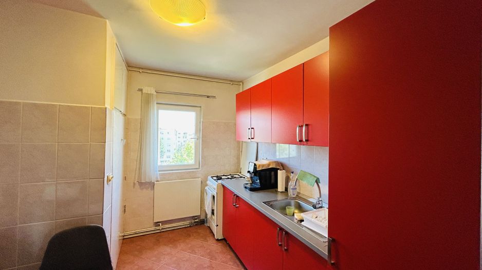 Apartament decomandat, cu 3 camere, 2 bai, 2 balcoane - Zona Strand - Poză 4