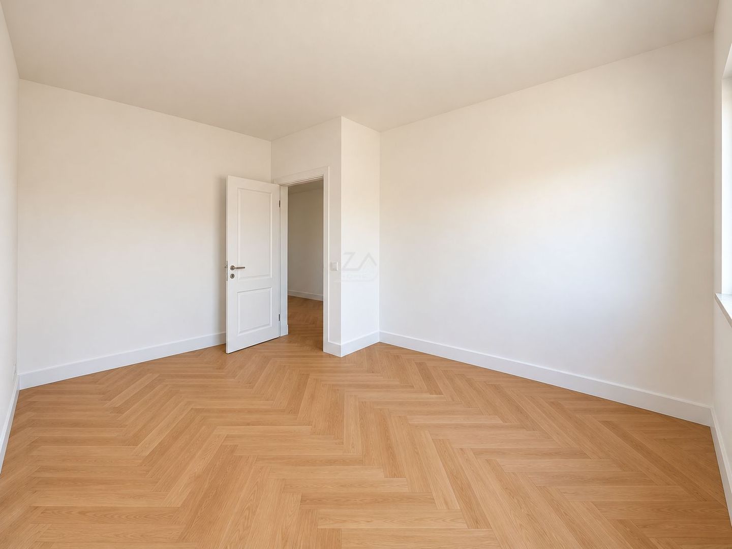 Despartit prin camera tehnica. 5 camere, 3 bai. Dotari premium. - Poză 15