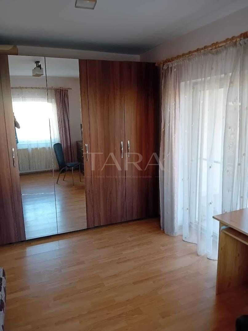 Apartament decomandat cu 2 camere, 56 mp, balcon generos și parcare. - Poză 4