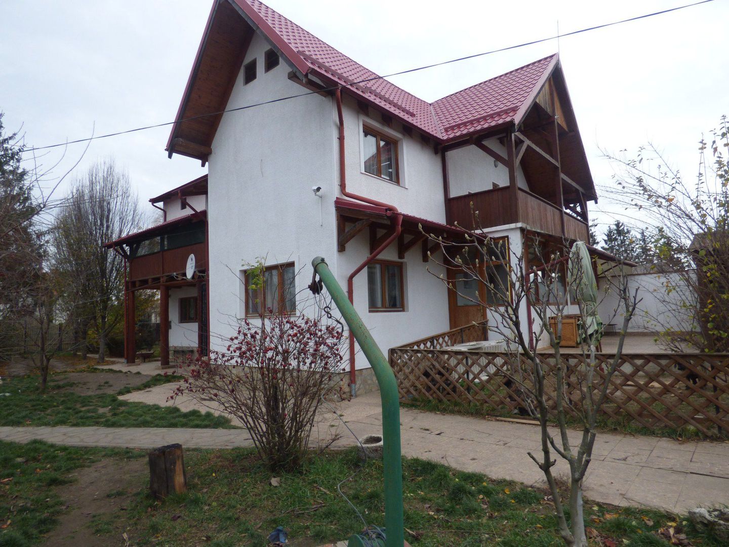 Vila cu 6 camere + 2 case + bazin inot+ 5.934 mp teren  com. Chichis - Poză 1
