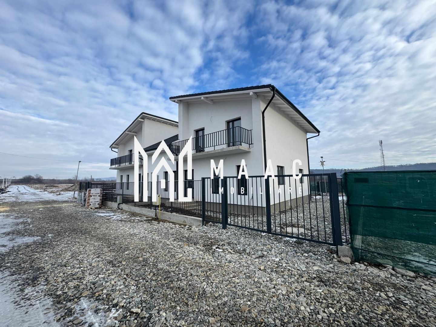Duplex | 147 MPU | Curte 191 MP | Șelimbăr-Mohu | Central - Poză 1