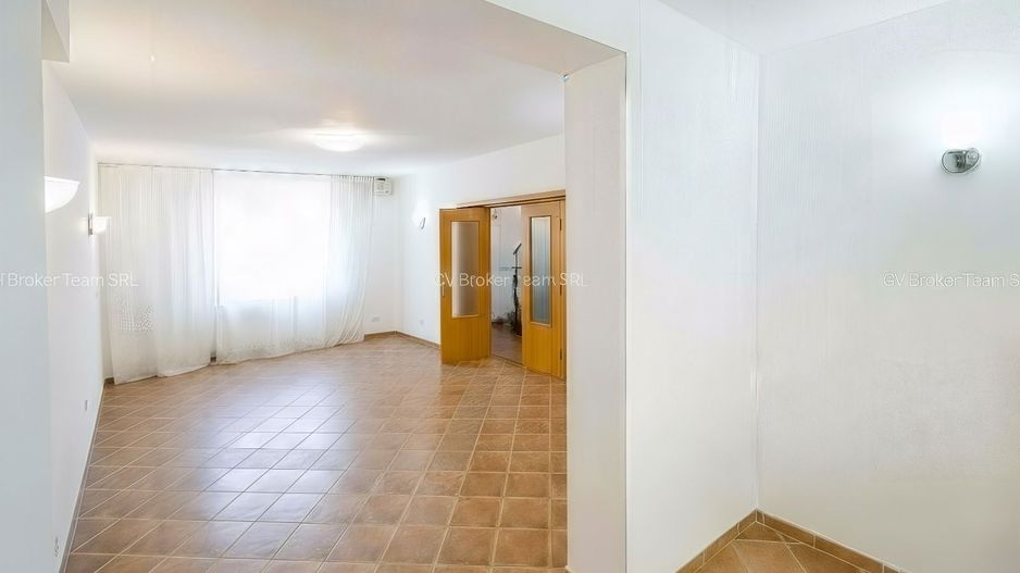 Vila D+P+1+M,Otopeni,300 mpu,ultracentral - Poză 11