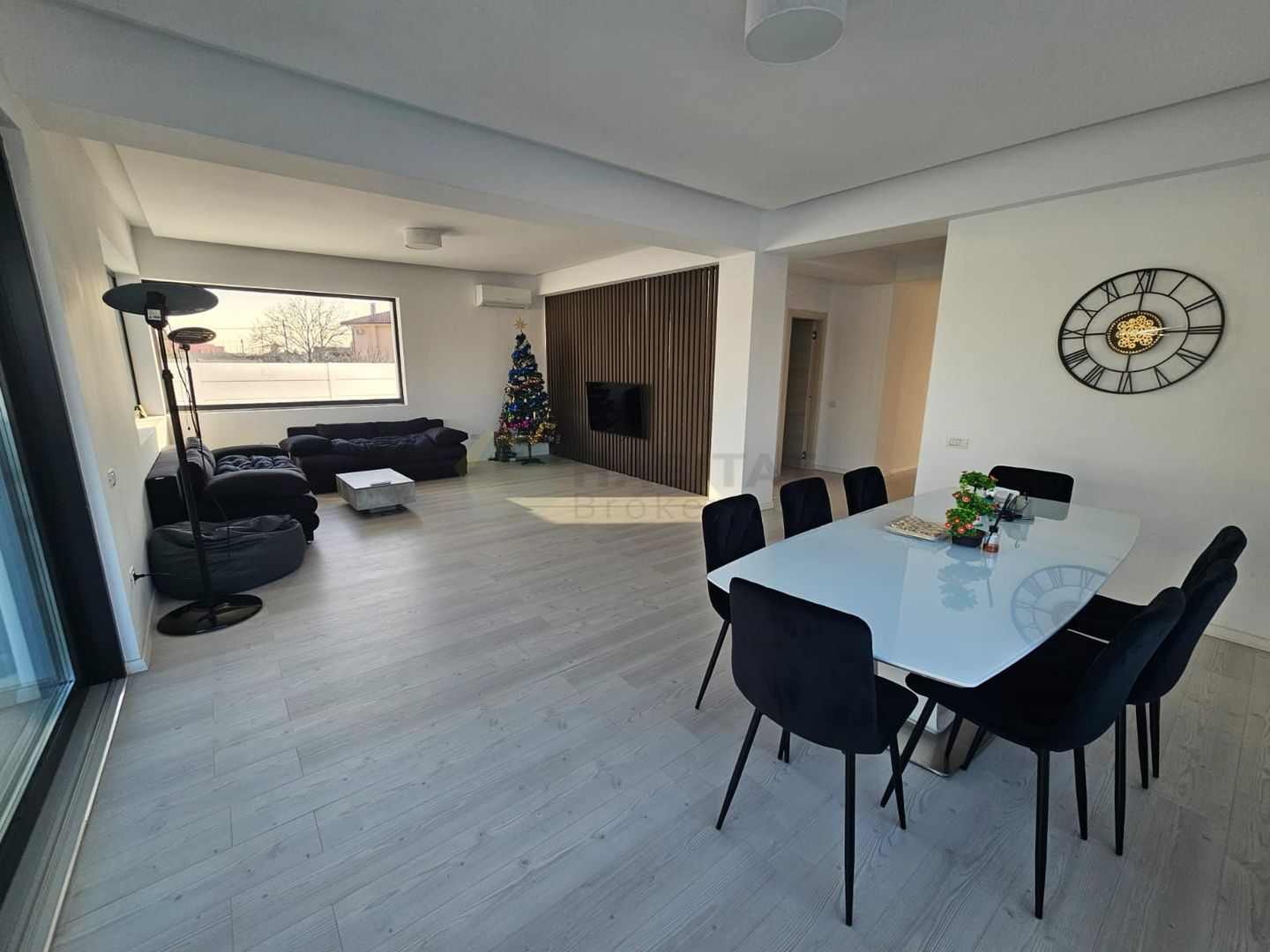 CASĂ DE LUX ÎN ȘTEFĂNEȘTII DE JOS / PISCINA / TEREM 1140 MP - Poză 10