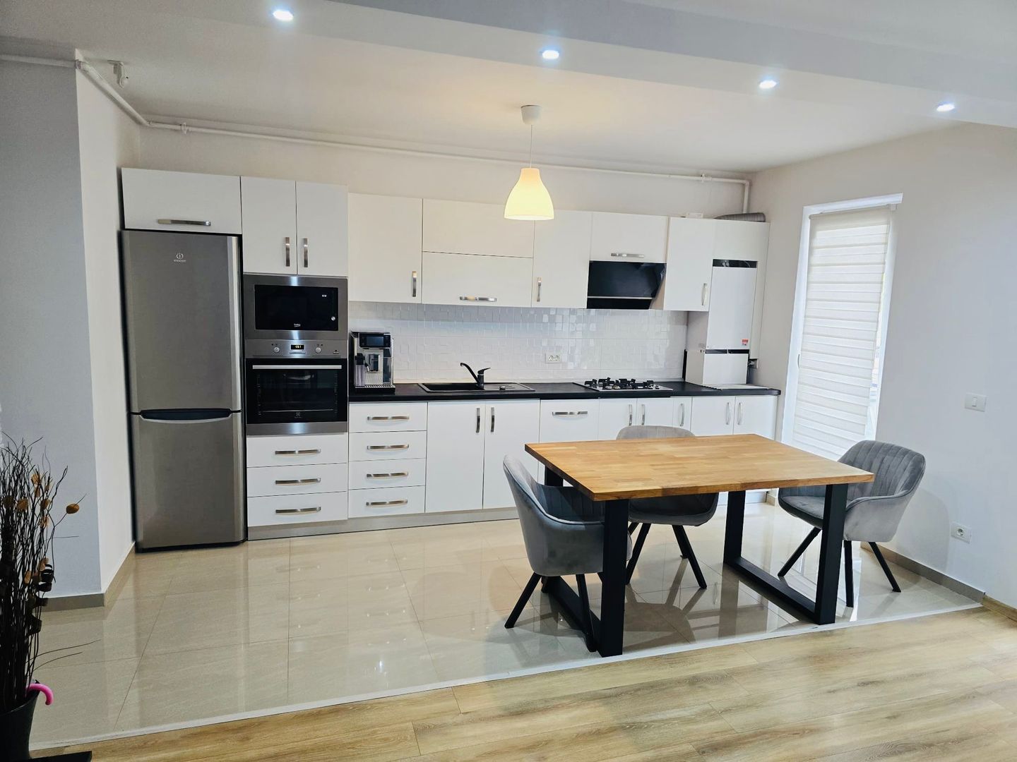 Giroc | 3 Camere | 2 Bai | Mobilat si Utilat | Loc de parcare - Poză 1