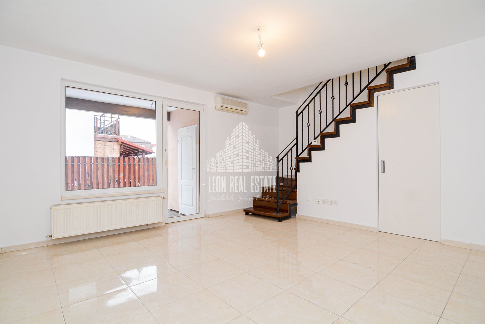 Casă înșiruită în prima parte a Florestiului, zona Stadion - Someșului - Poză 3