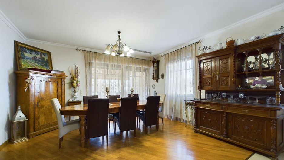 Vilă/casă cu 6 camere 400mp în Dumbrăvița - Poză 3