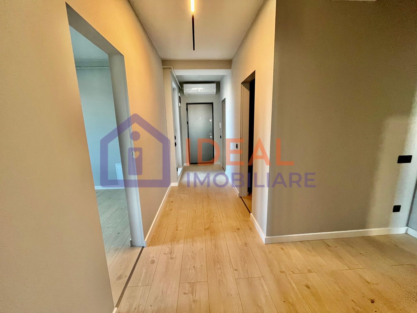 Penthouse cu 3 camere LA CHEIE, cu terase de 200mpu, zona Calea Surii Mici - Poză 12