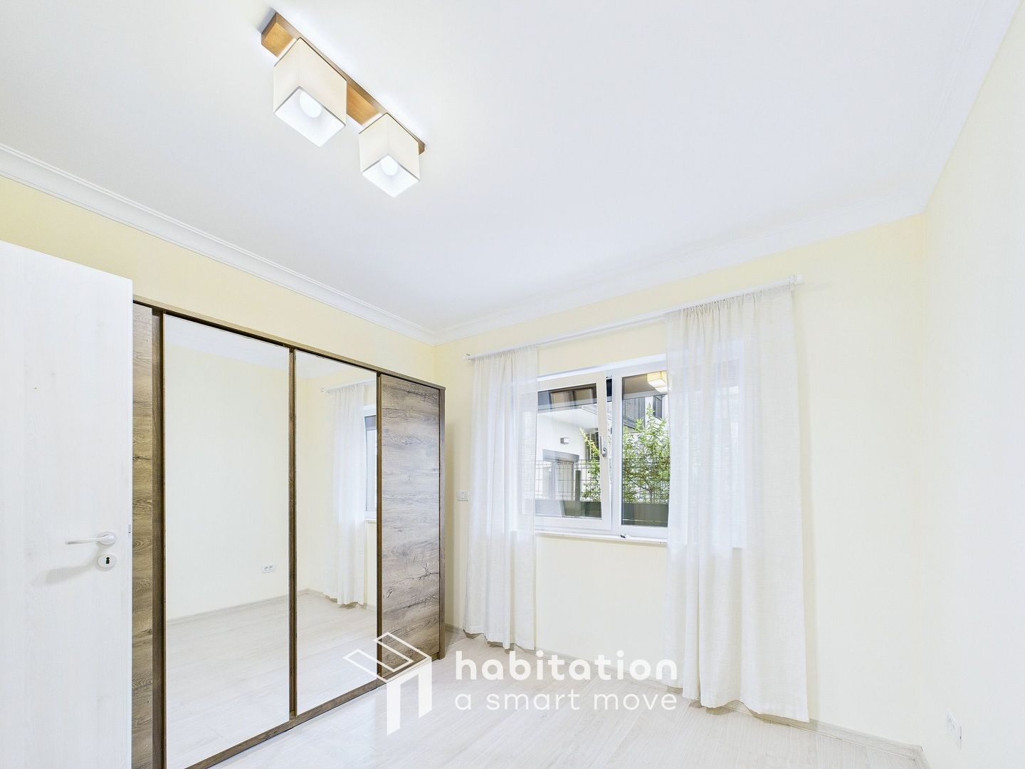 Apartament spațios cu curte și garaj – confortul unei case moderne - Poză 15