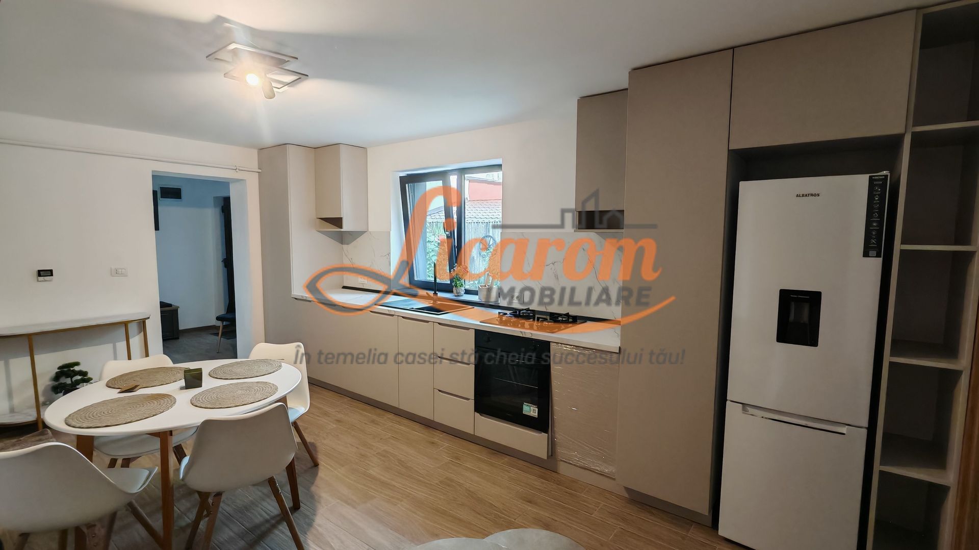 Apartament tip Casa 4 camere strada Carpatilor,totul nou. - Poză 1