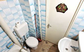 Inchiriez apartament cu 2 camere,clima centrala, zona Calea Sagului/ 300 euro. - Poză 19