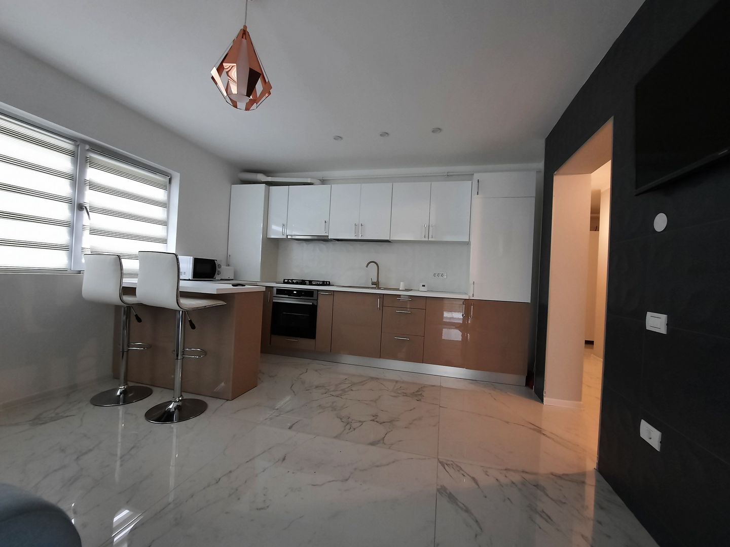 Apartament frumos cu loc de parcare si terasa 40mp - Poză 3
