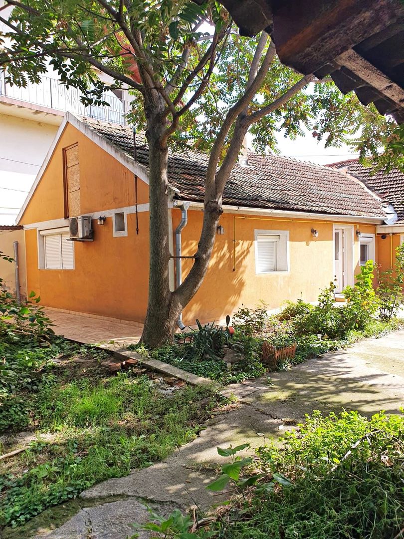 Casa de vanzare Ultracentral in zona Decebal, Oradea - Poză 2