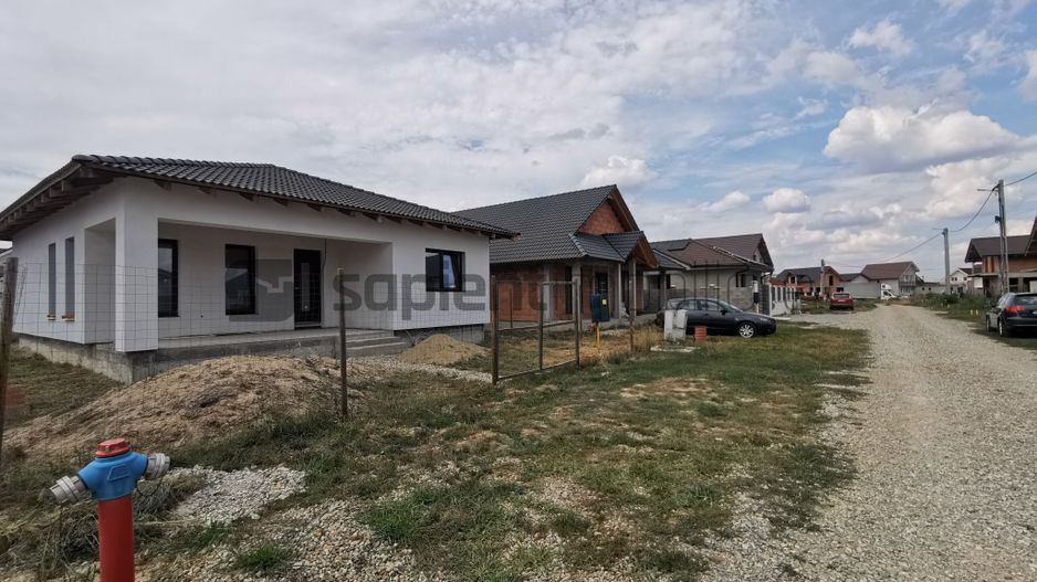 De vânzare casă cu 4 camere, la nivel semifinisat, Cihei - Poză 1
