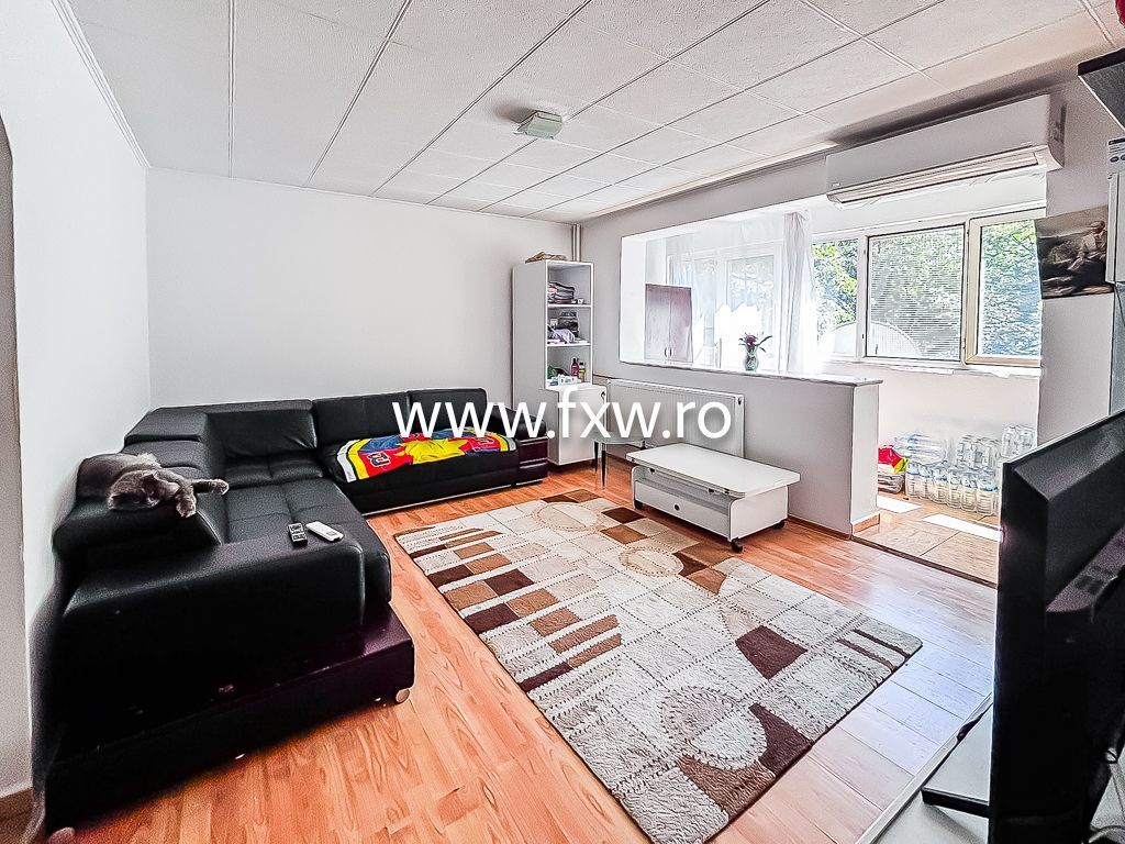 Apartament 3 camere semidecomandat, mobilat și utilat modern - Poză 1
