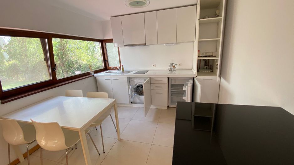 Apartament deosebit cu curte proprie si 2 locuri de parcare - Poză 8