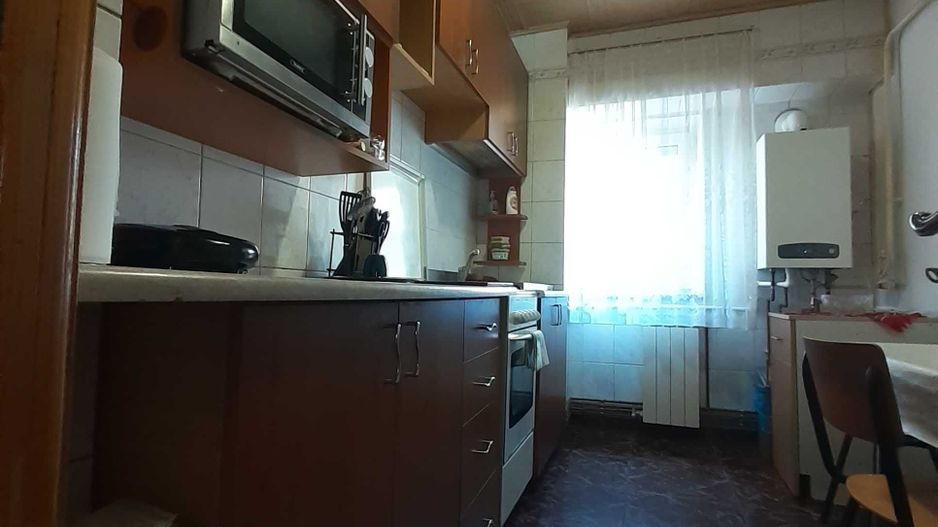 Apartament 2 camere-Dec.- etaj 3-360euro-Nicolina - Poză 3