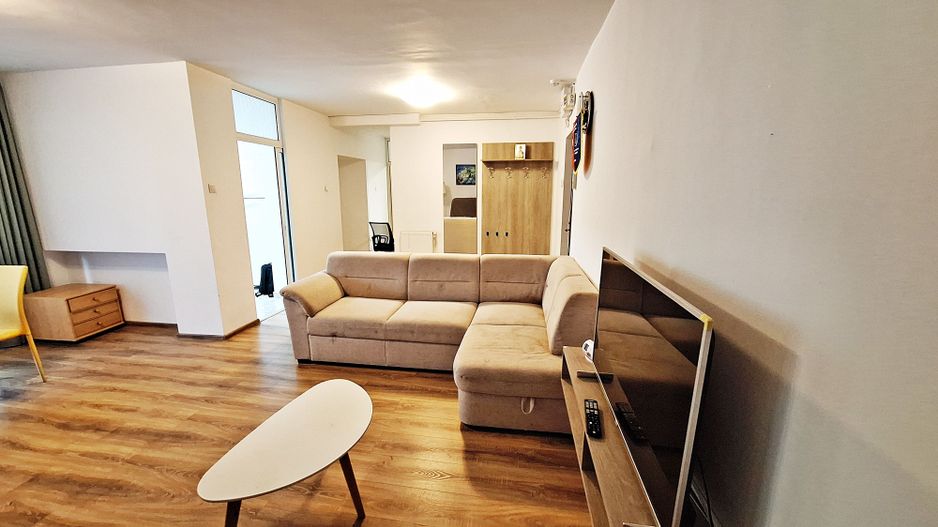 Centrul Civic, aproape de AFI, 3 camere recent renovate/mobilate, 165000 euro - Poză 4