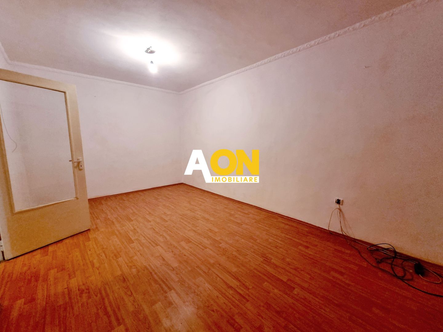 Apartament 2 camere, decomandat, etaj intermediar, Cetate - Poză 9