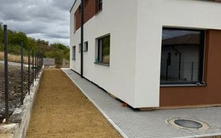Duplex cu 4 camere, mansardă și curte proprie, zona Iris - Poză 1