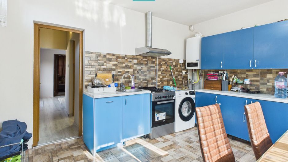 Casă cu 2 camere nou renovată cu anexă în Nădab - Poză 11
