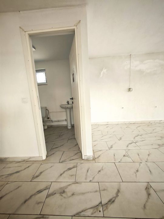 Casă cu teren generos în Dârmănești, Argeș-ideală pentru locuința sau afacere  - Poză 14