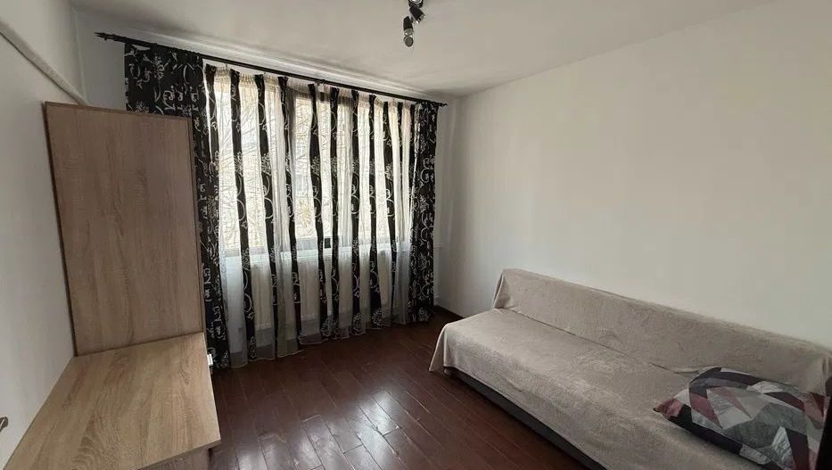 Apartament 3 camere aproape de metrou Valea Ialomiței-bloc reabilitat - Poză 2