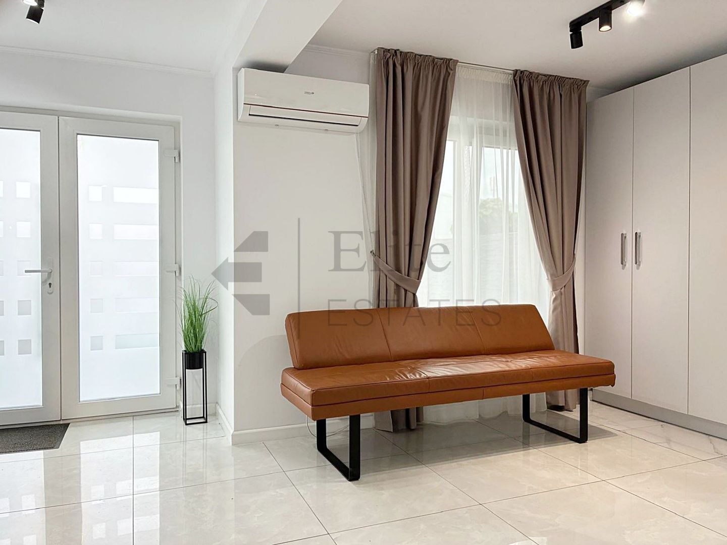 Casa premium cu 4 camere in Cartierul Grigorescu din Oradea - Poză 22