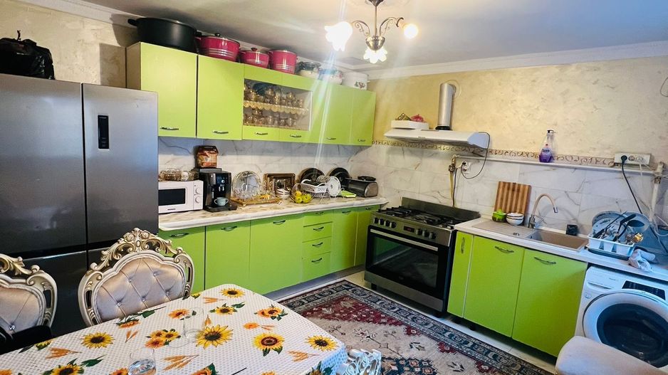 Casa cu teren , ULTRACENTRAL , singur in curte - Poză 5