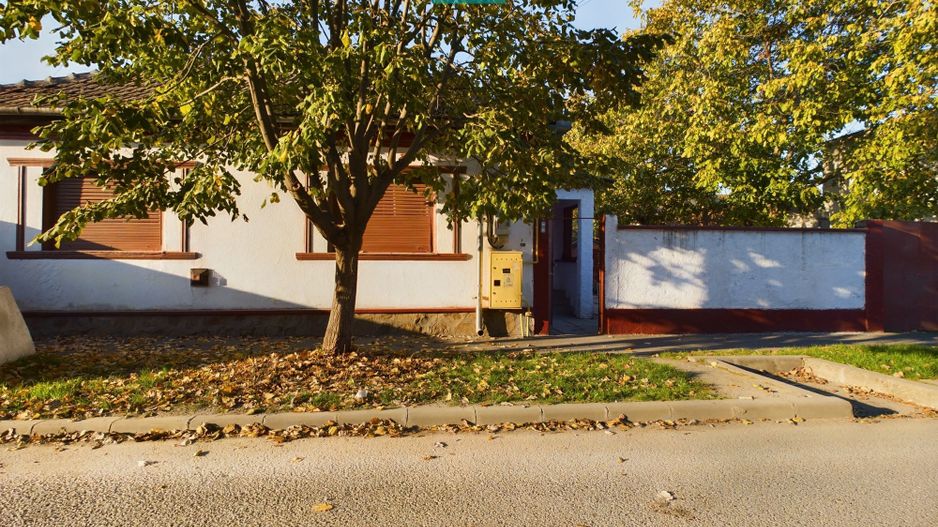 Casă cu 4 camere de vânzare în Sega - Poză 1