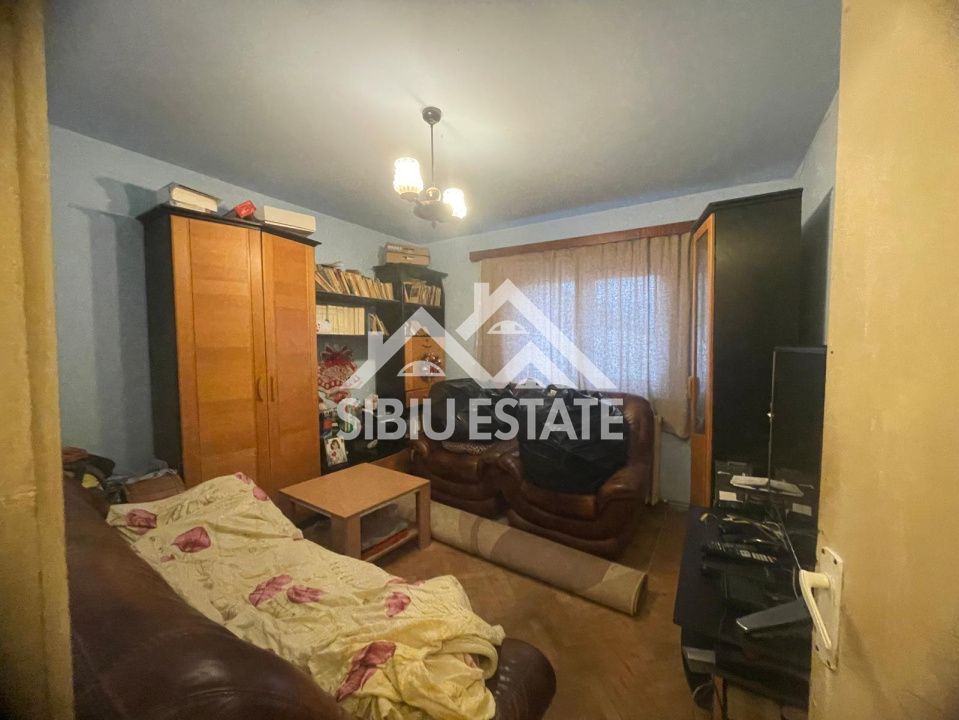 Apartament de vanzare cu 3 camere, decomandat,  2 balcoane, pivnita - Poză 8