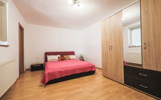 Casă renovată cu 3 camere din cărămidă în Gradiste - Poză 3