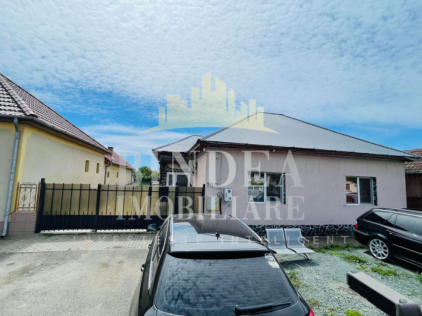 Casa individuala cu acces auto si hala- teren 1120mp - Poză 1