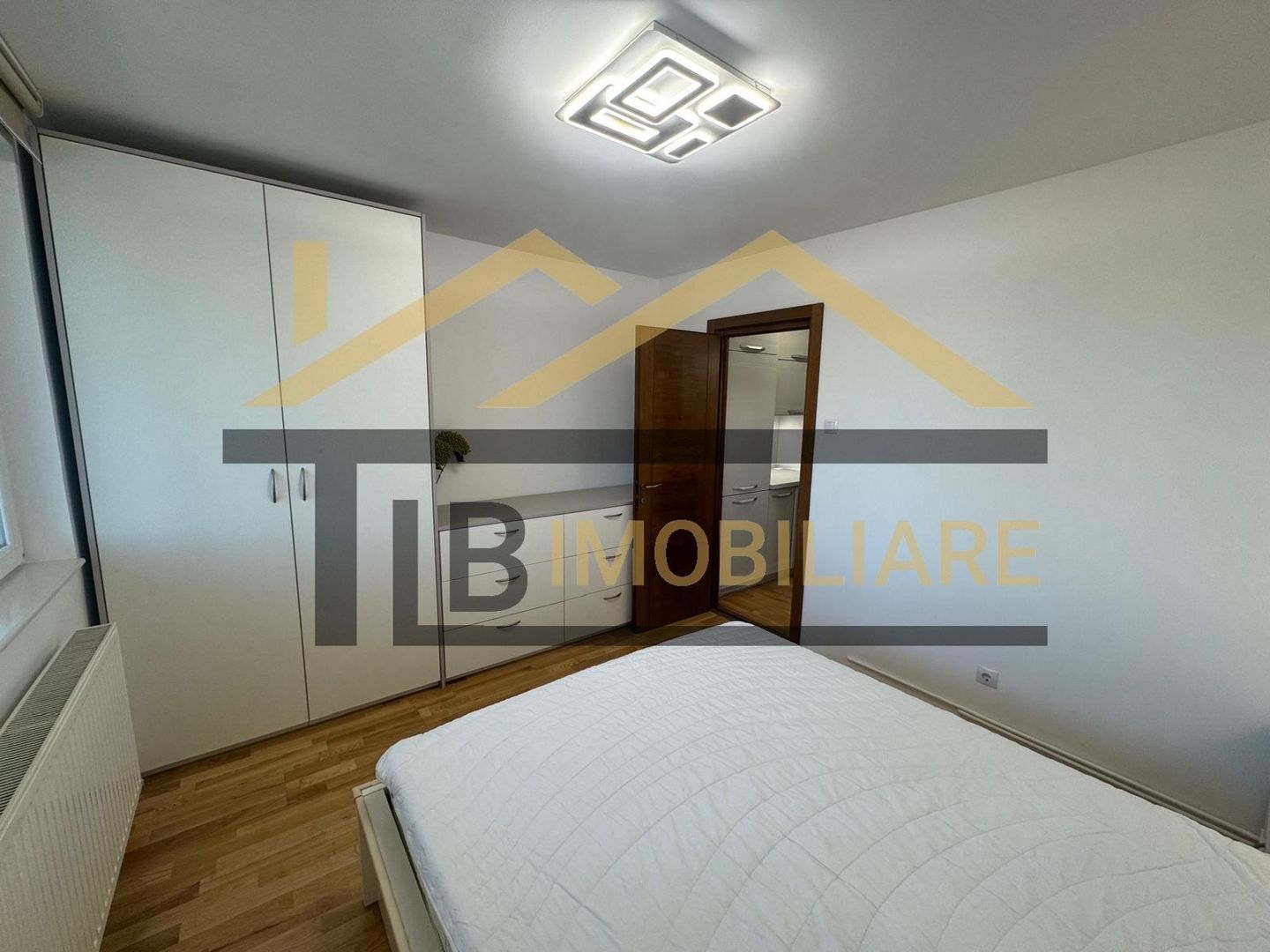 Apartament cu 3 camere, 65 mp, decomandat, zona Semicentral - Poză 4