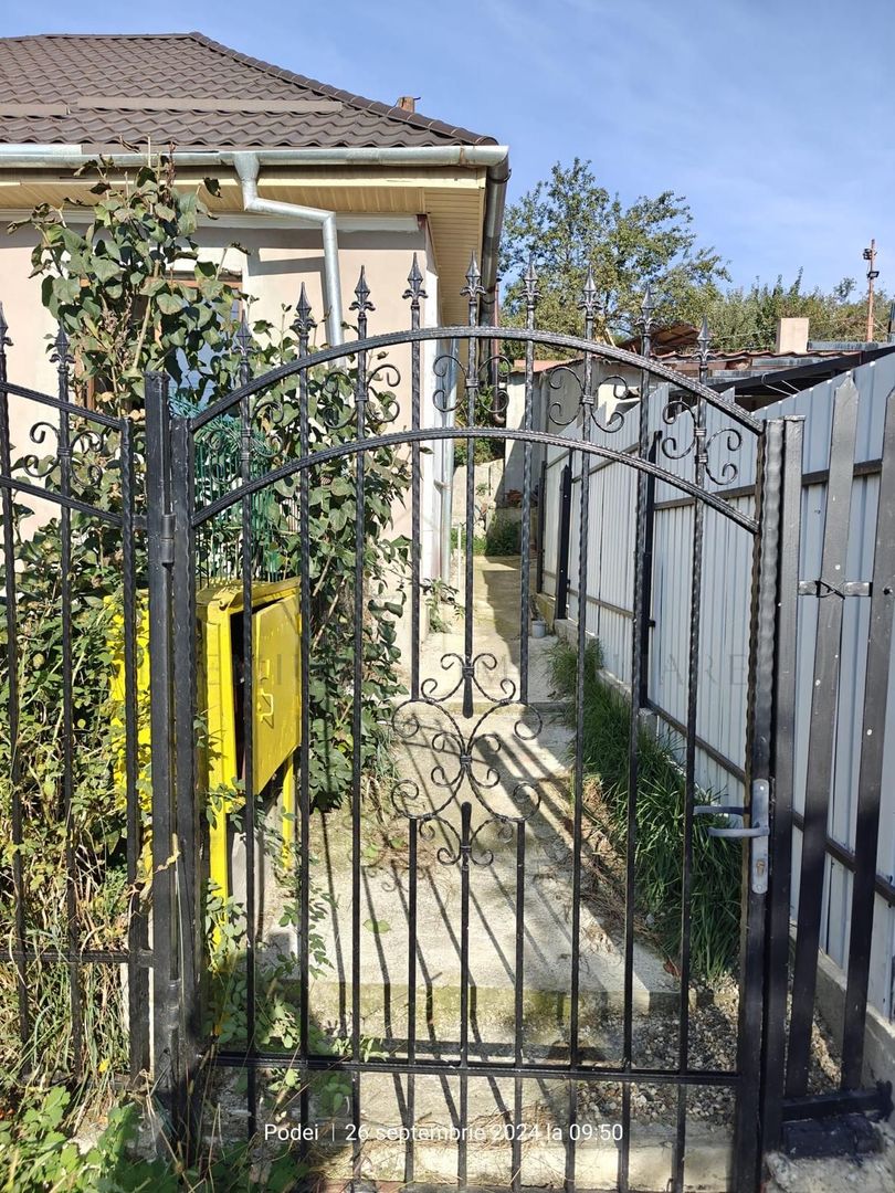 Casa si teren de vanzare Comanesti - Poză 2