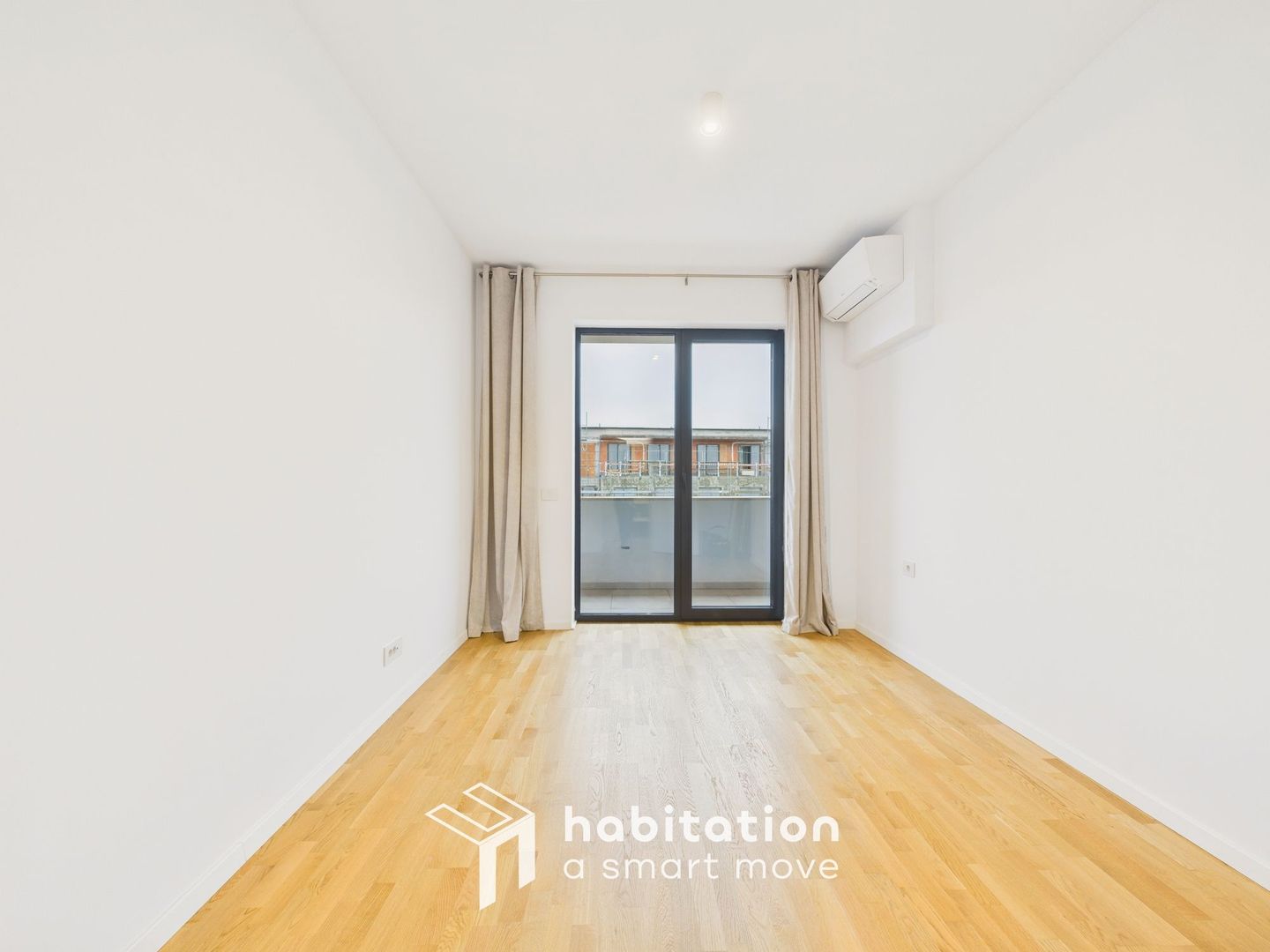 Apartament 3 camere, terasa spatioasa, zona Centralǎ - complex Paltim - Poză 12