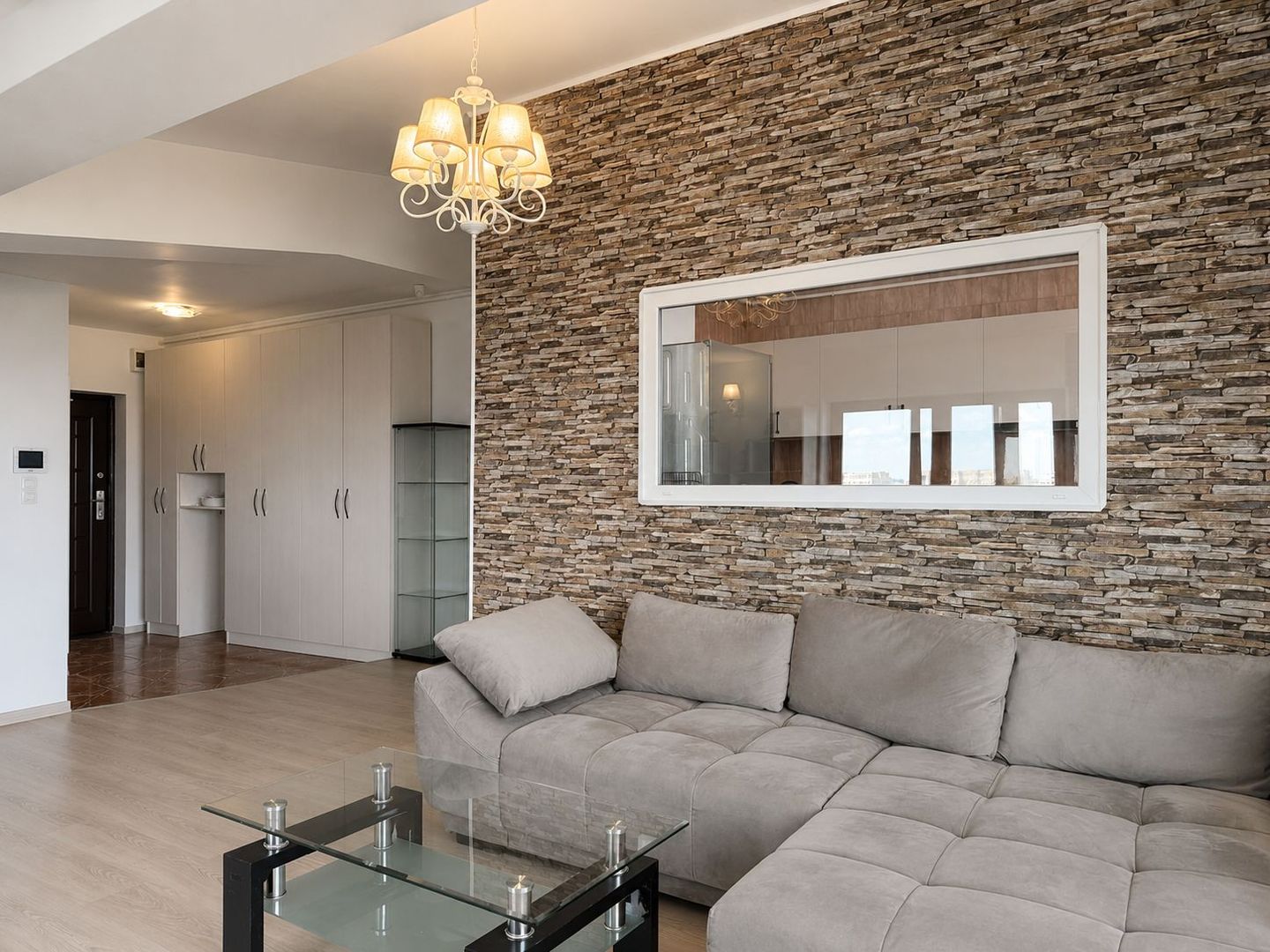 Apartament spațios cu 3 camere | 2 băi | Dressing | Otopeni - Poză 3