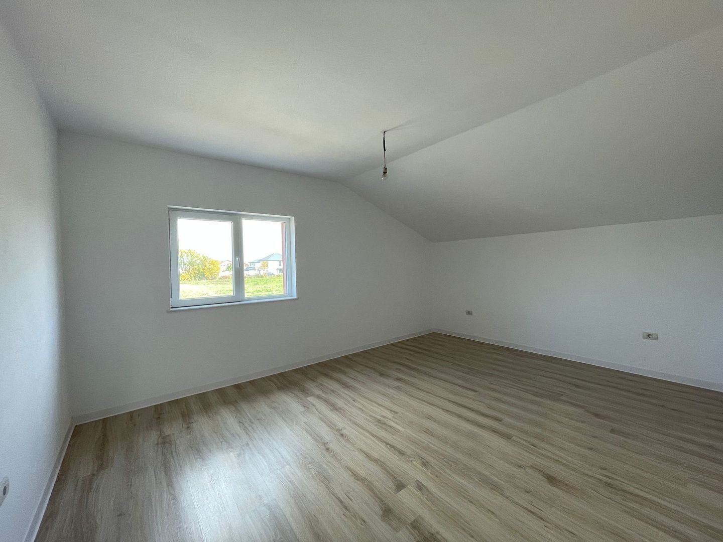 Duplex 4 dormitoare-2 Bai-129 Mp- Super Pret-Pozitie Excelenta-Ghiroda - Poză 6