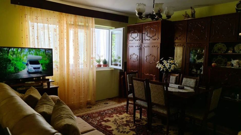 Ag EUROPA vinde ap. 4 cam. in Micro 16 la etajul 3 FINISAT si MOBILAT. - Poză 2