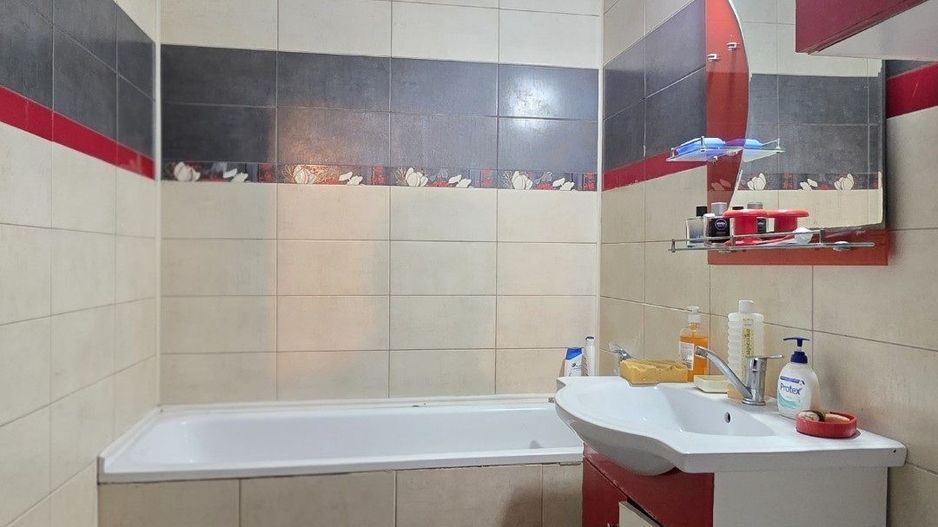 Apartament 3 camere, mobilat si utilat, etaj 3, zona CARTIER; - Poză 7