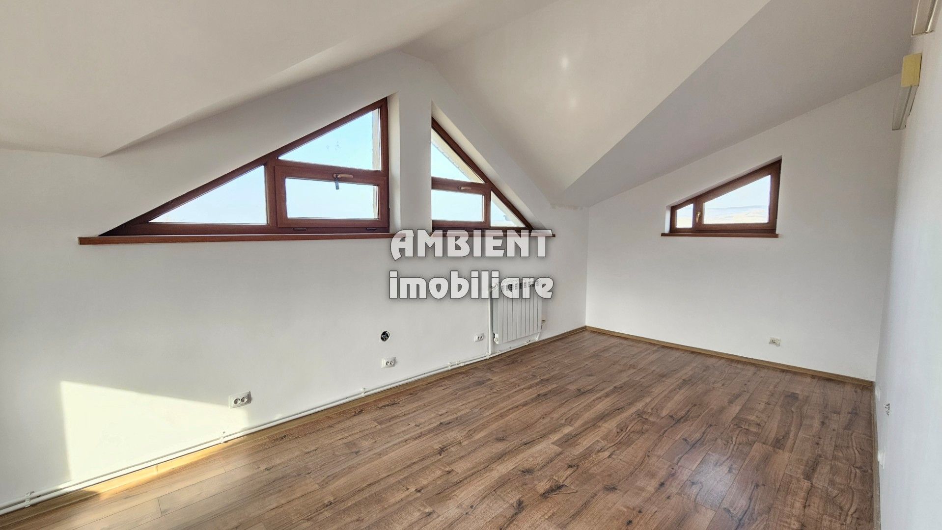 APARTAMENT NOU - 2 camere, ETAJ 2 (mansardă) - zona SILVER MALL; - Poză 5