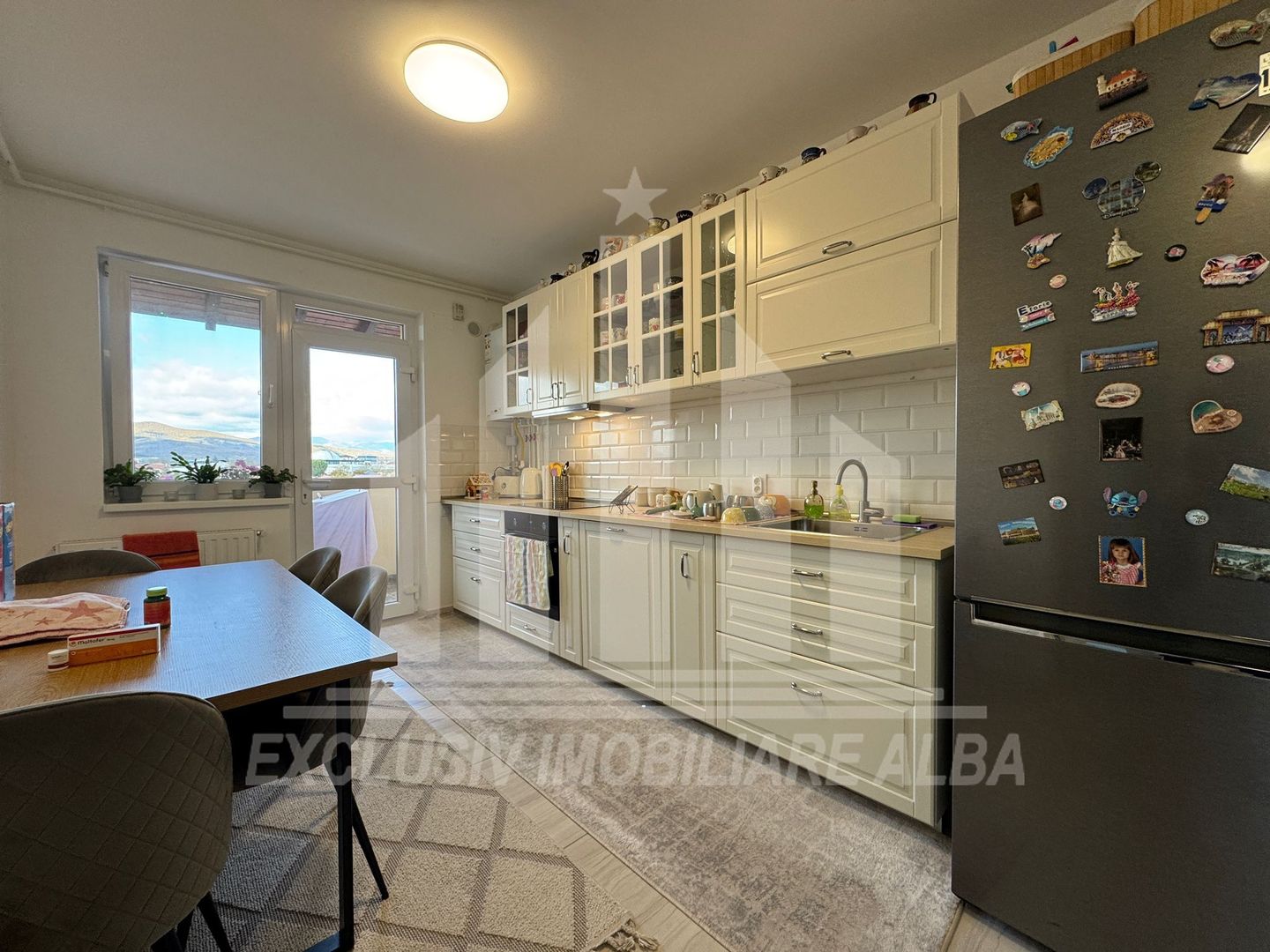 Apartament cu 4 camere si scara interioara de vanzare, Lipoveni - Poză 2